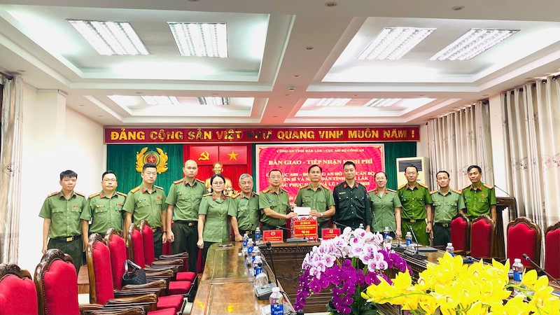 Cục An ninh mạng và phòng, chống tội phạm sử dụng công nghệ cao hỗ trợ người dân bị thiệt hại do mưa lũ tại các tỉnh miền Trung -0