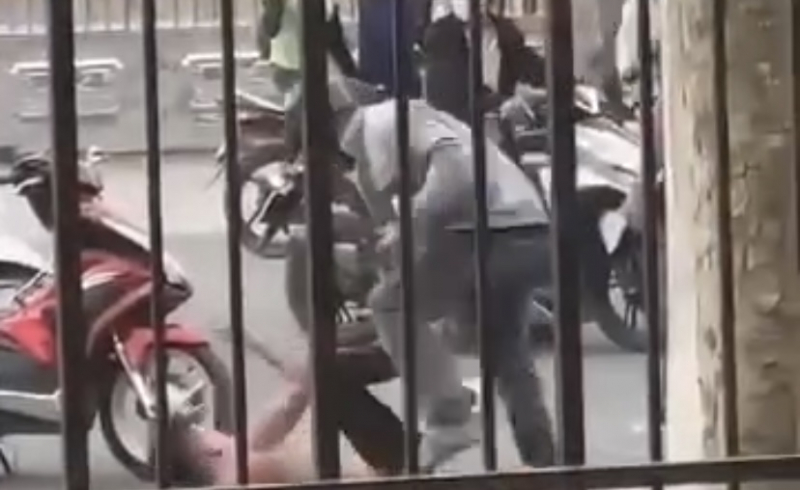 Triệu tập nhóm đối tượng đánh “hội đồng” nam thanh niên vì mâu thuẫn rút tiền -0