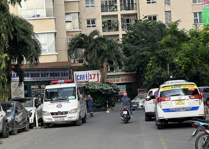 Người phụ nữ rơi từ sân thượng chung cư xuống đất tử vong -0