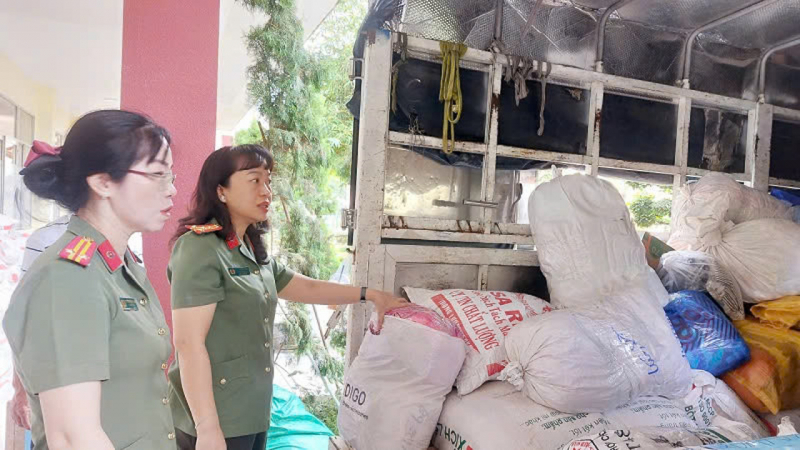 Công an Đồng Tháp chung tay hướng về đồng bào các tỉnh miền Trung sau lũ dữ -0