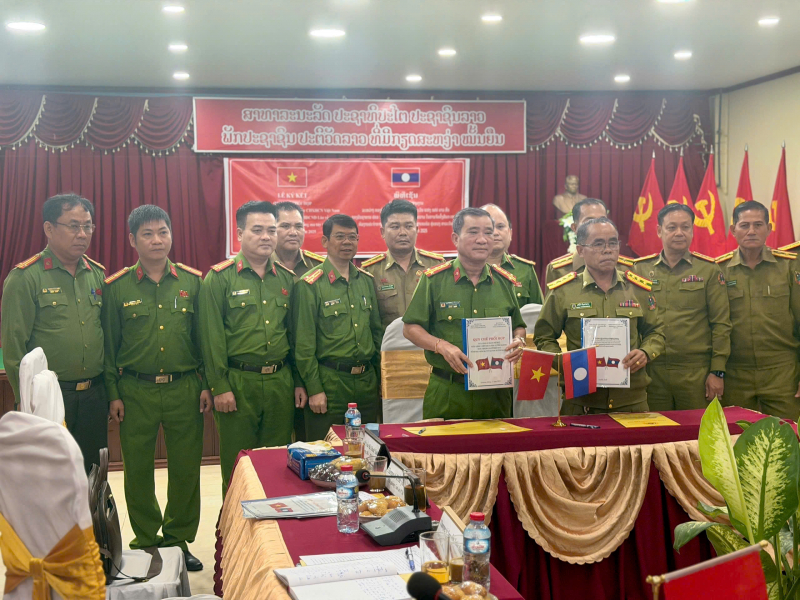 Công an TP Huế tổ chức xuất quân phòng, chống tội phạm ma túy tại nước bạn Lào -0