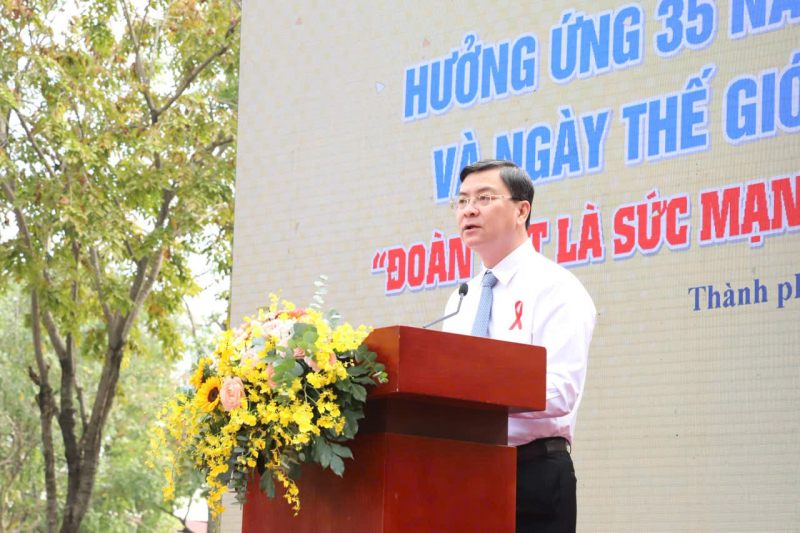 Lễ Mít tinh cấp quốc gia “Đoàn kết là sức mạnh - Chung tay chấm dứt dịch bệnh AIDS” -1