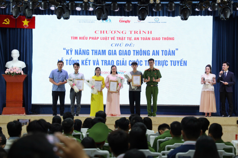 Propagowanie przepisów bezpieczeństwa ruchu drogowego poprzez symulowane procesy sądowe przyciąga wielu studentów -3
