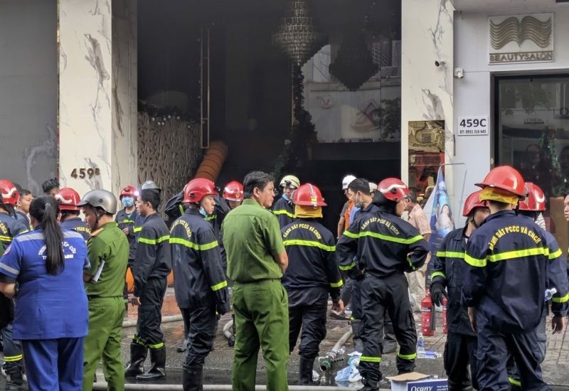 20 orang terselamat daripada kebakaran di salon kecantikan 6 tingkat di pusat bandar -0