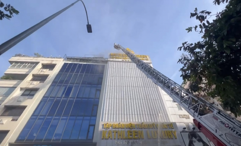 20 orang terselamat daripada kebakaran di sebuah salon kecantikan 6 tingkat di pusat bandar -2