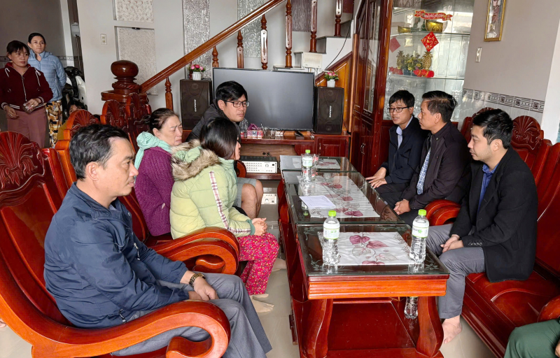 Tàu cá chìm đắm ở vùng biển Trường Sa 3 ngư dân được cứu nạn 2 người mất tích -0