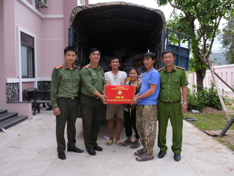 Học viện ANND ủng hộ 26 tấn nhu yếu phẩm hỗ trợ đồng bào các tỉnh bị thiệt hại do lũ lụt -0