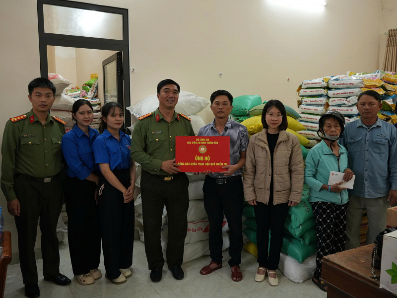 Học viện ANND ủng hộ 26 tấn nhu yếu phẩm hỗ trợ đồng bào các tỉnh bị thiệt hại do lũ lụt -0
