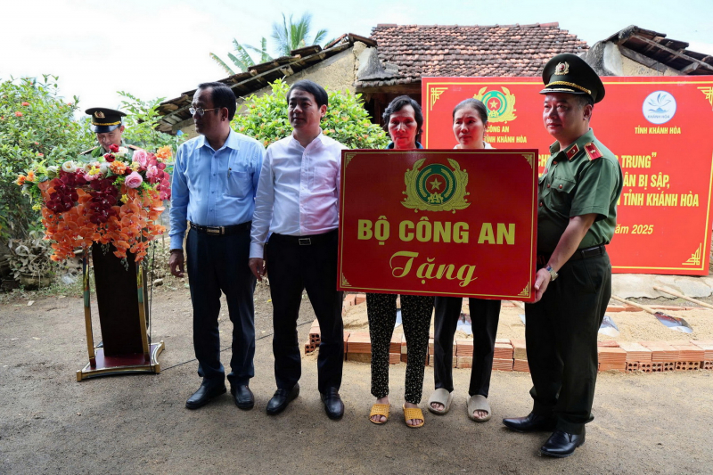 Bộ Công an khởi công xây dựng nhà ở cho người dân bị thiệt hại do mưa lũ gây ra ở Khánh Hòa -0