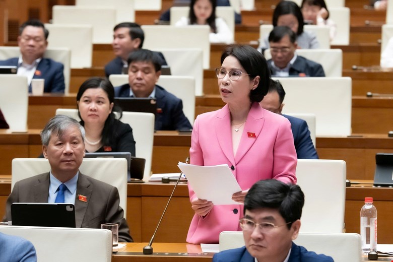 Cần chính sách đột phá hơn về tiền lương, phụ cấp để giữ chân y bác sĩ có chuyên môn -0