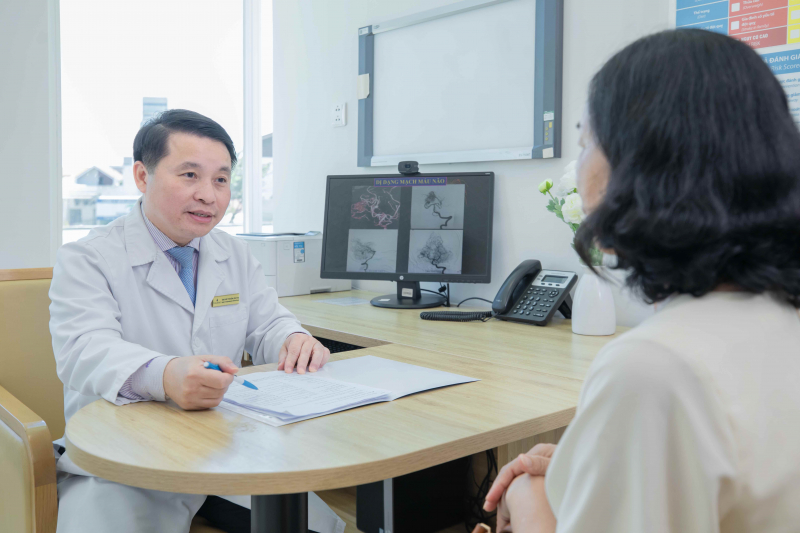 Vinmec Đà Nẵng cứu sống bệnh nhân có túi phình mạch não khổng lồ mà không cần mổ mở hộp sọ -0