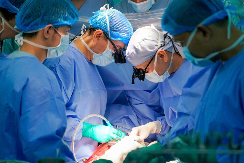 Bé trai 9 tuổi hồi sinh sau khi được ghép trái tim của một người trưởng thành -0