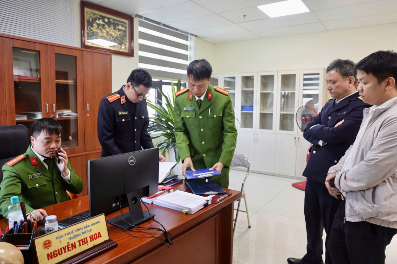 Bắc Ninh: Khởi tố trưởng phòng và chuyên viên cục Thuế về tội “Nhận hối lộ” -0