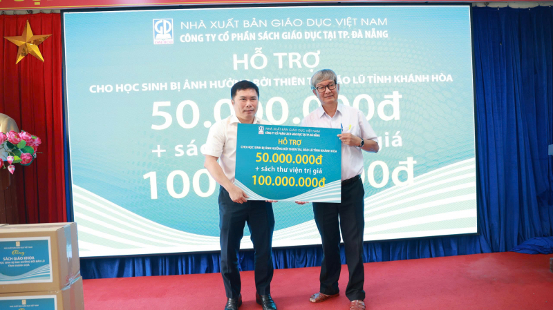 Nhà xuất bản Giáo dục Việt Nam hỗ trợ khẩn cấp 172.000 bản sách giáo khoa cho học sinh vùng lũ lụt tỉnh Khánh Hòa -0