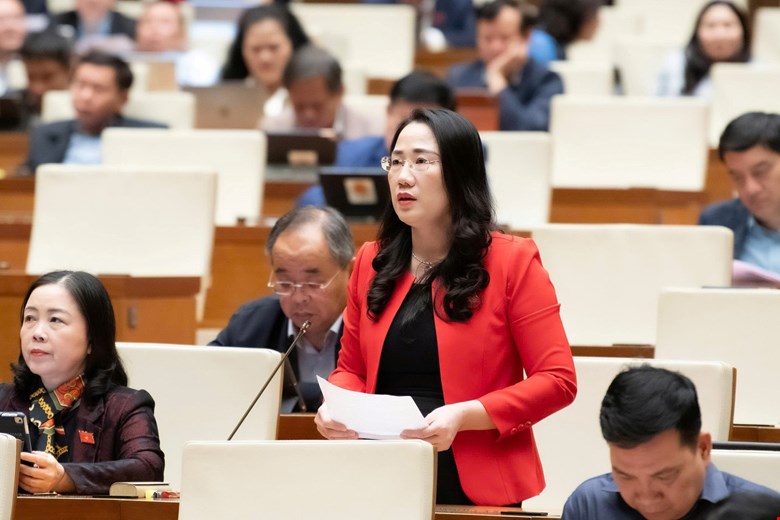 Nhói lòng hình ảnh đồng bào bị ảnh hưởng do thiên tai, đại biểu đề xuất gói hỗ trợ căn cơ -0