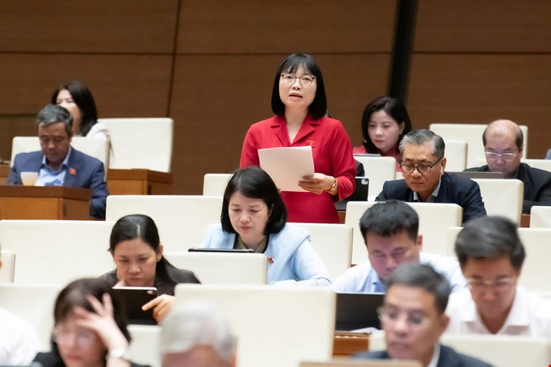 Nhói lòng hình ảnh đồng bào bị ảnh hưởng do thiên tai, đại biểu đề xuất gói hỗ trợ căn cơ -0