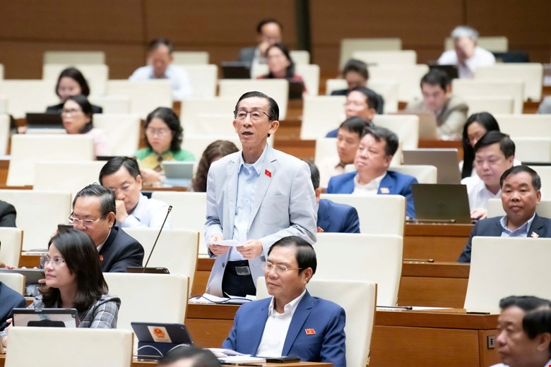 Nhói lòng hình ảnh đồng bào bị ảnh hưởng do thiên tai, đại biểu đề xuất gói hỗ trợ căn cơ -0