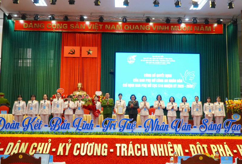 Phụ nữ lực lượng Cảnh sát trại giam tiên phong trong giáo dục, cảm hóa phạm nhân -0