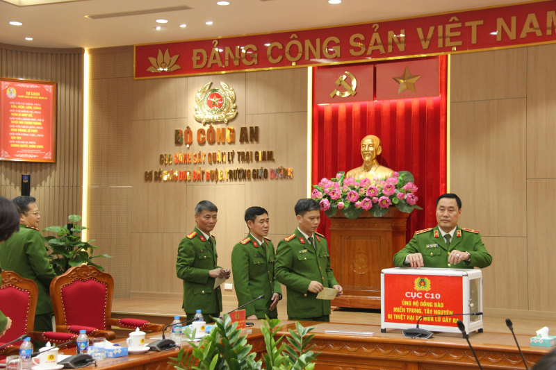 Lực lượng Cảnh sát Quản lý trại giam ủng hộ đồng bào miền Trung, Tây Nguyên bị thiệt hại do bão, lũ -1