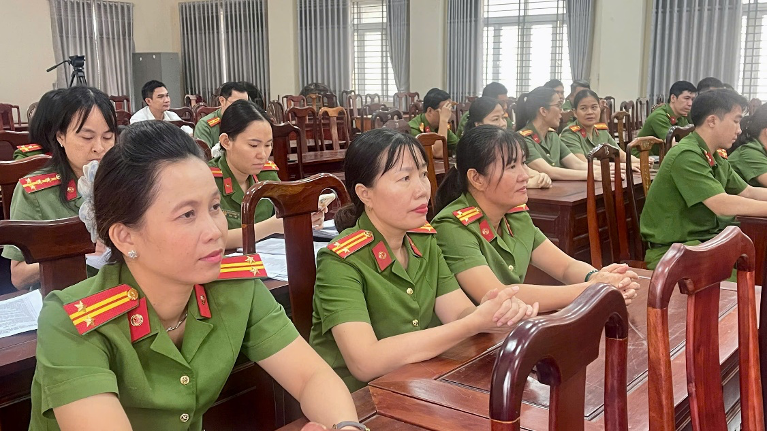 Công an phường nhận “con nuôi” - Hạt giống nhân văn từ tấm lòng người chiến sĩ -0