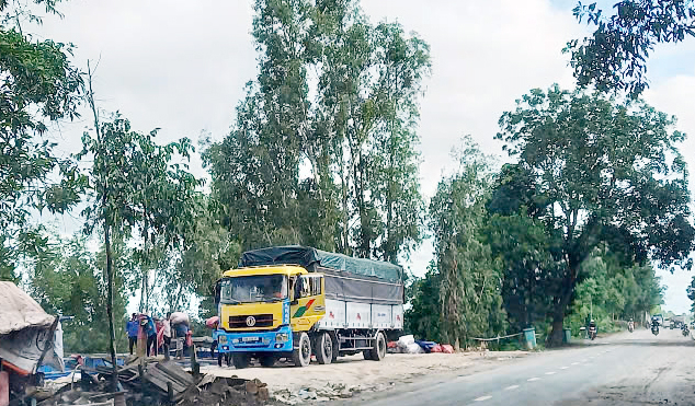 Tự ý lập bến bãi không phép, bị lập biên bản xử lý 3 lần vẫn không chấp hành -1
