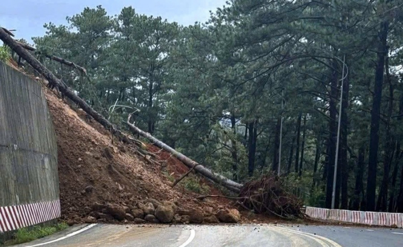 Prenn Pass ໃນ Da Lat ມີດິນເຈື່ອນອີກ, ປິດການສັນຈອນຊົ່ວຄາວ -0