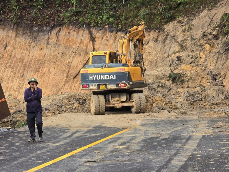 Prenn Pass ໃນ Da Lat ມີດິນເຈື່ອນອີກ, ປິດການສັນຈອນຊົ່ວຄາວ -0