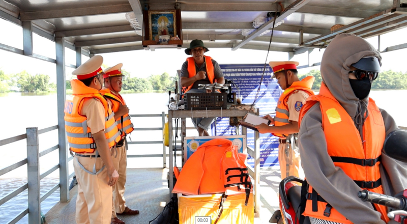 Giữ yên bình trên tuyến sông nước Vàm Cỏ Đông -0