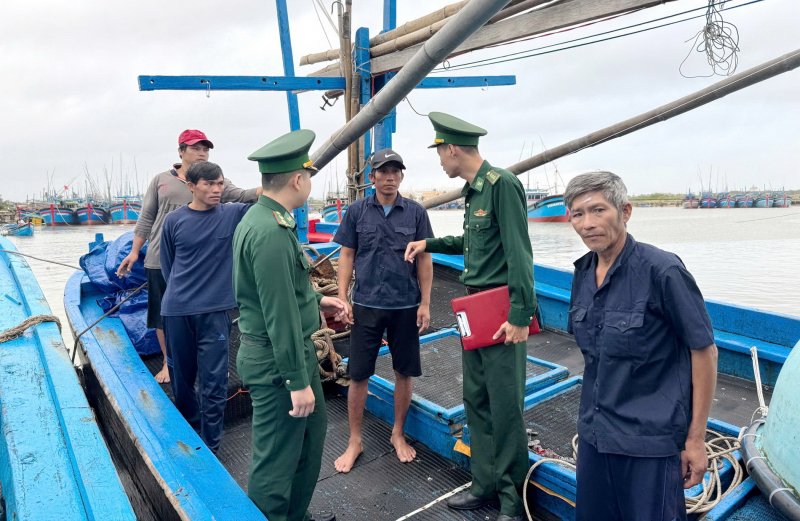 លិចទូកនេសាទនៅត្រឹងសា៖ អ្នកនេសាទដែលជួយសង្គ្រោះបាន ៣ នាក់បានត្រឡប់ទៅផ្ទះវិញ រកឃើញសាកសព ១ -០