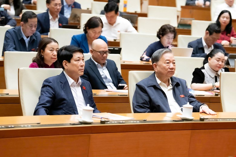 202512050854019068_z7294027726681_6e9c2173f44cc1f8335ab6c6271005fd.jpg -0