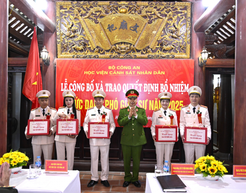 Học viện CSND vinh danh 10 nhà giáo được bổ nhiệm chức danh PGS năm 2025 -0