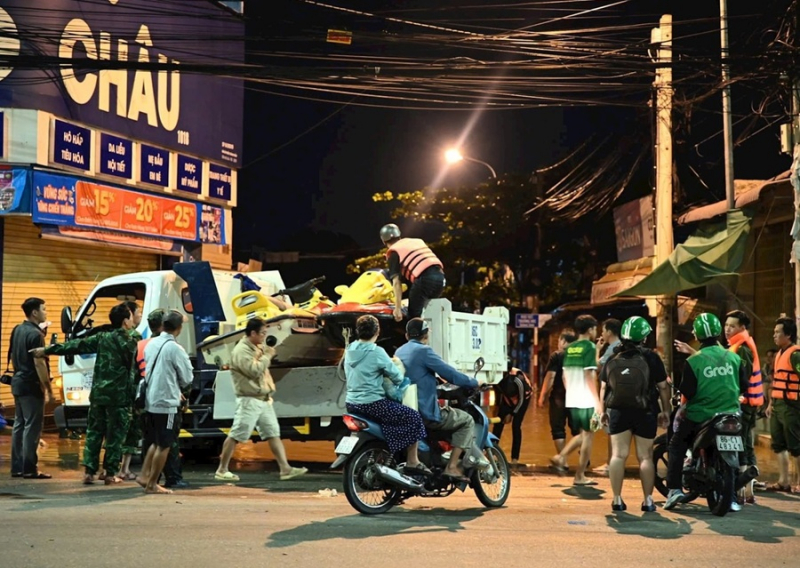 Nhân dân phía Đông tỉnh Lâm Đồng trắng đêm ứng phó với lũ lụt -0