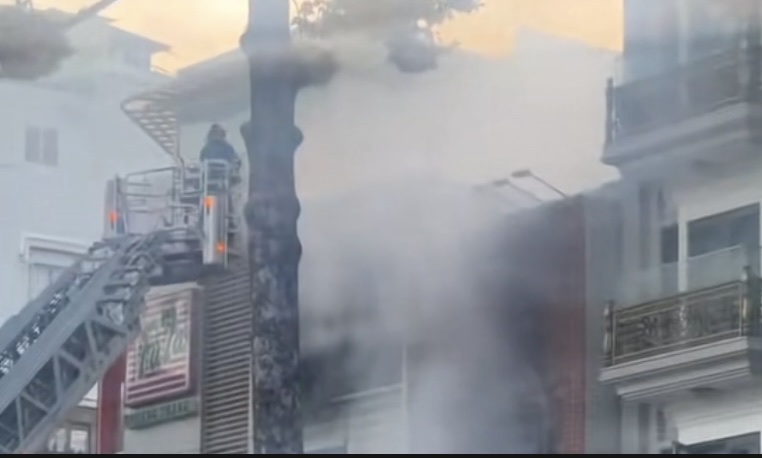 Incendio en restaurante al amanecer, mucha gente asfixiada por el humo -0