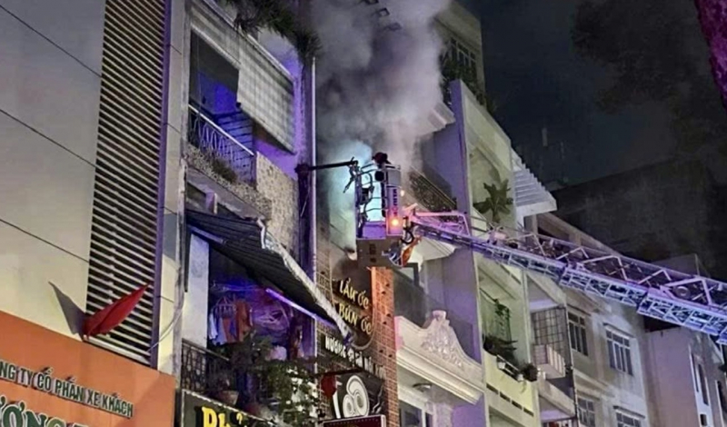 Vụ cháy quán bún ốc khiến 4 người tử vong: Tòa nhà làm quán ăn bị bít bùng, không lối thoát hiểm -2