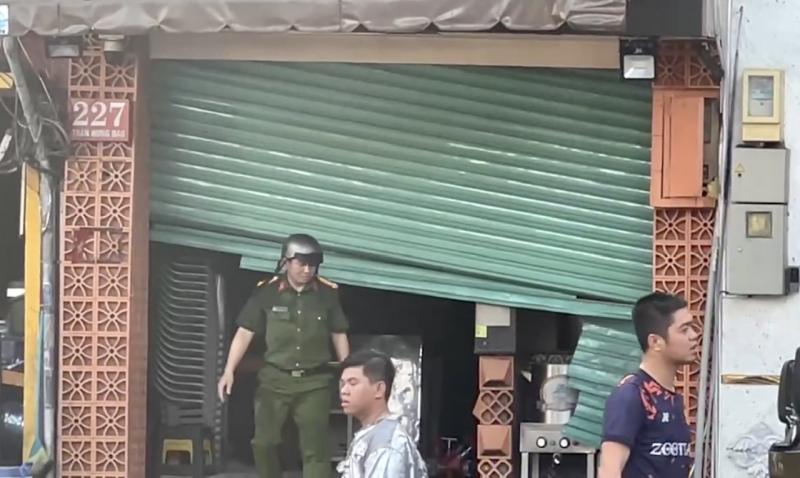 Vụ cháy quán bún ốc khiến 4 người tử vong: Tòa nhà làm quán ăn bị bít bùng, không lối thoát hiểm -1