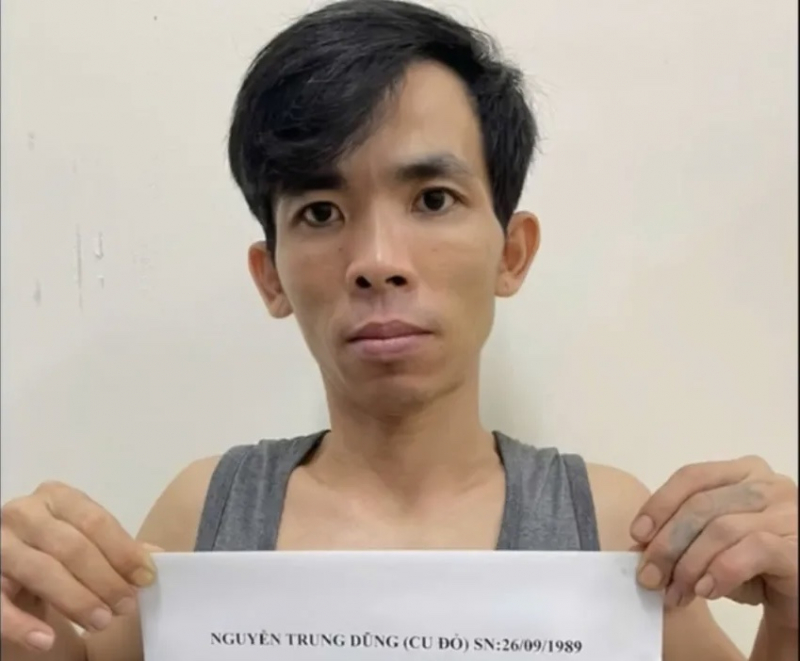 Tên cướp nhiều tiền án nuốt không trôi 2 sợi dây chuyền  -0