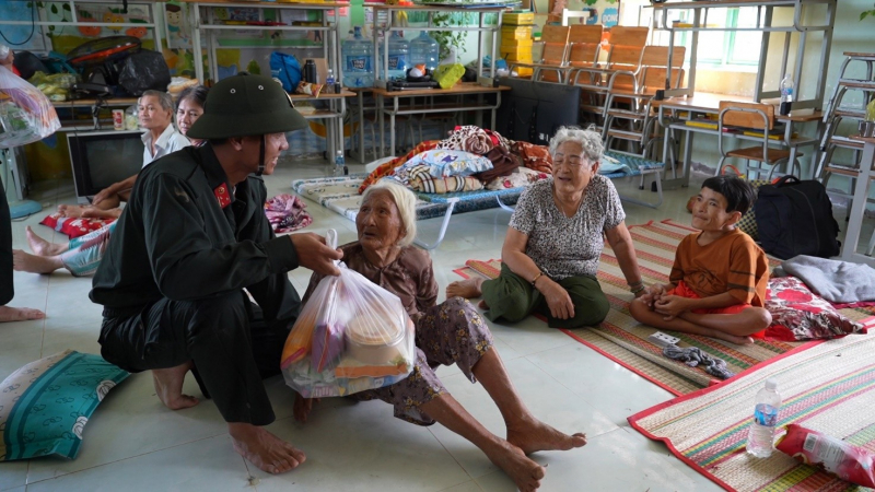 Công an tỉnh Lâm Đồng tập trung lực lượng cứu nạn, cứu hộ và hỗ trợ người dân tại các khu vực bị cô lập -0