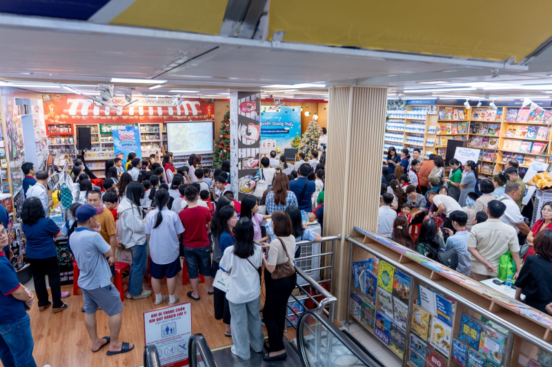 कवि गुयेन क्वांग थियू बता रहे हैं कि बच्चों में पढ़ने की आदत कैसे डालें -0