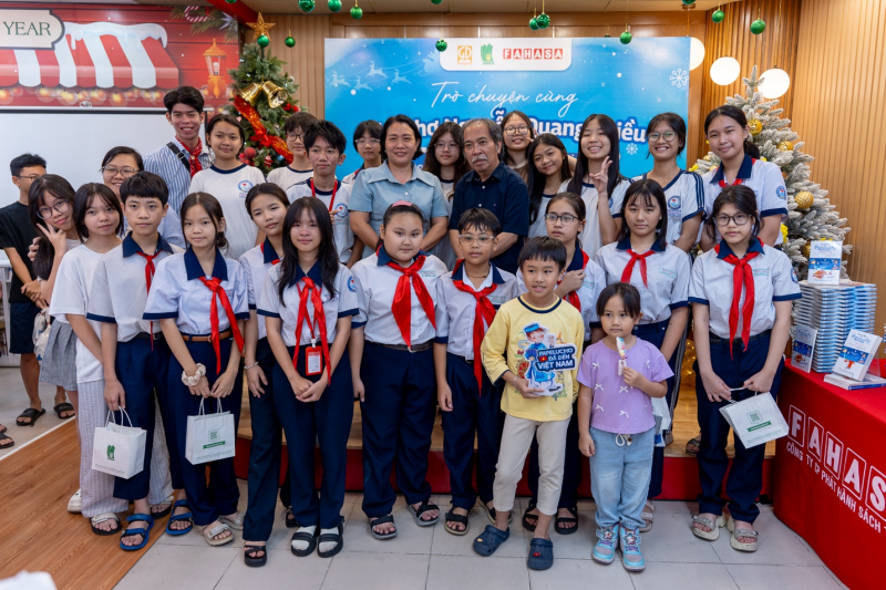 कवि गुयेन क्वांग थियू बता रहे हैं कि बच्चों में पढ़ने की आदत कैसे डालें -0