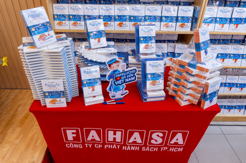 कवि गुयेन क्वांग थियू बता रहे हैं कि बच्चों में पढ़ने की आदत कैसे डालें -0