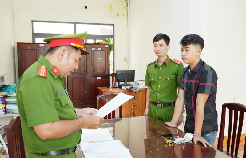 Bắt đối tượng dùng dao bấm đâm 2 người bị thương -0