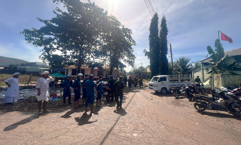 Công an tỉnh Lâm Đồng tập trung lực lượng cứu nạn, cứu hộ và hỗ trợ người dân tại các khu vực bị cô lập -0