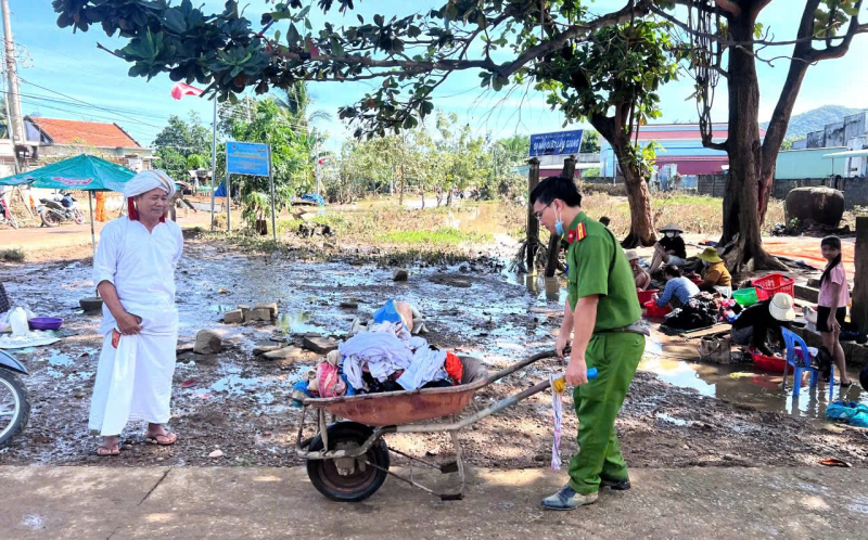 Công an tỉnh Lâm Đồng tập trung lực lượng cứu nạn, cứu hộ và hỗ trợ người dân tại các khu vực bị cô lập -0