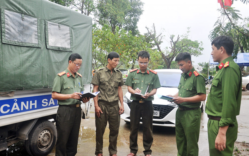 Gặp Tổ trưởng an ninh trật tự cứu nạn nhiều người trong vùng lũ lụt -0