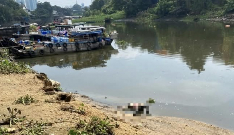Thi thể xăm 2 con thằn lằn ở bụng nổi trên sông Sài Gòn -0
