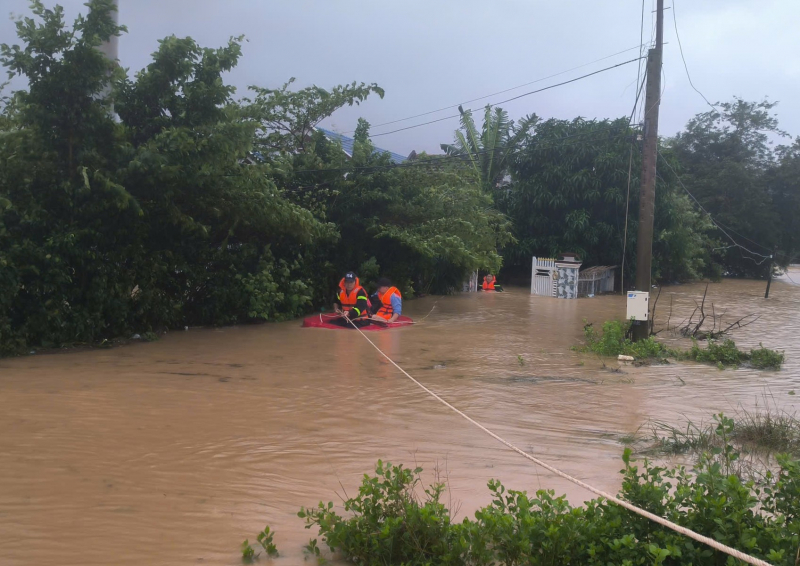 Công an vào cuộc kiểm tra quy trình vận hành xả lũ tại các hồ chứa trong đợt mưa lũ ở Khánh Hòa -0