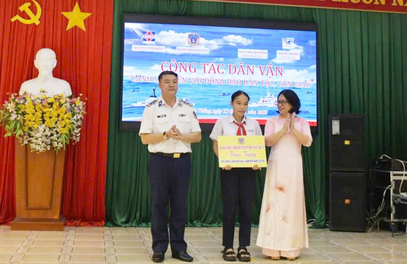 学生のための法と海と島への愛の宣伝を促進する -1