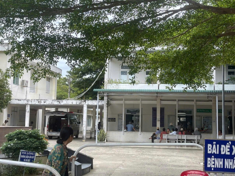 Một người tử vong nghi bị đá từ xe ben rơi trúng xe ôtô đang lưu thông trên Quốc lộ 28B -0