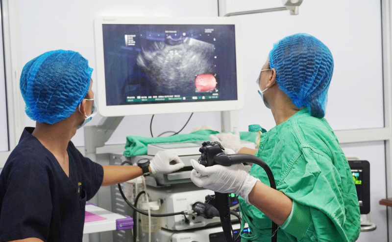 Egy hatalmas hasnyálmirigy-álcisztával rendelkező beteg életének megmentése -0