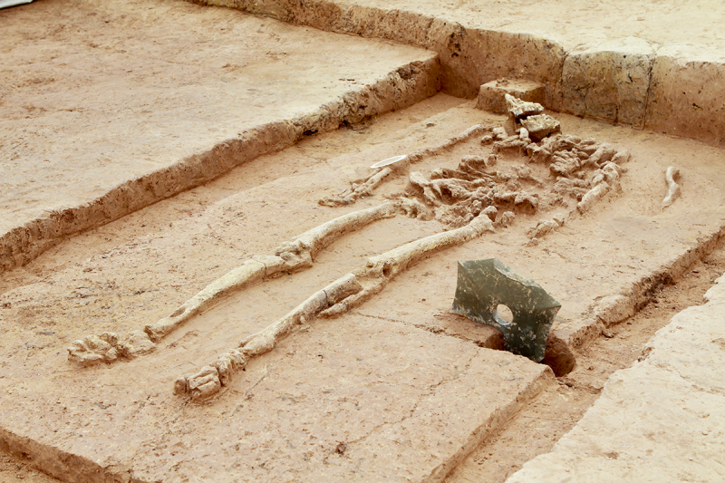 hiá»‡n váº­t ä‘ã¡ ä‘æ°á»£c phã¡t hiá»‡n táº¡i ngã´i má»™.jpg -0